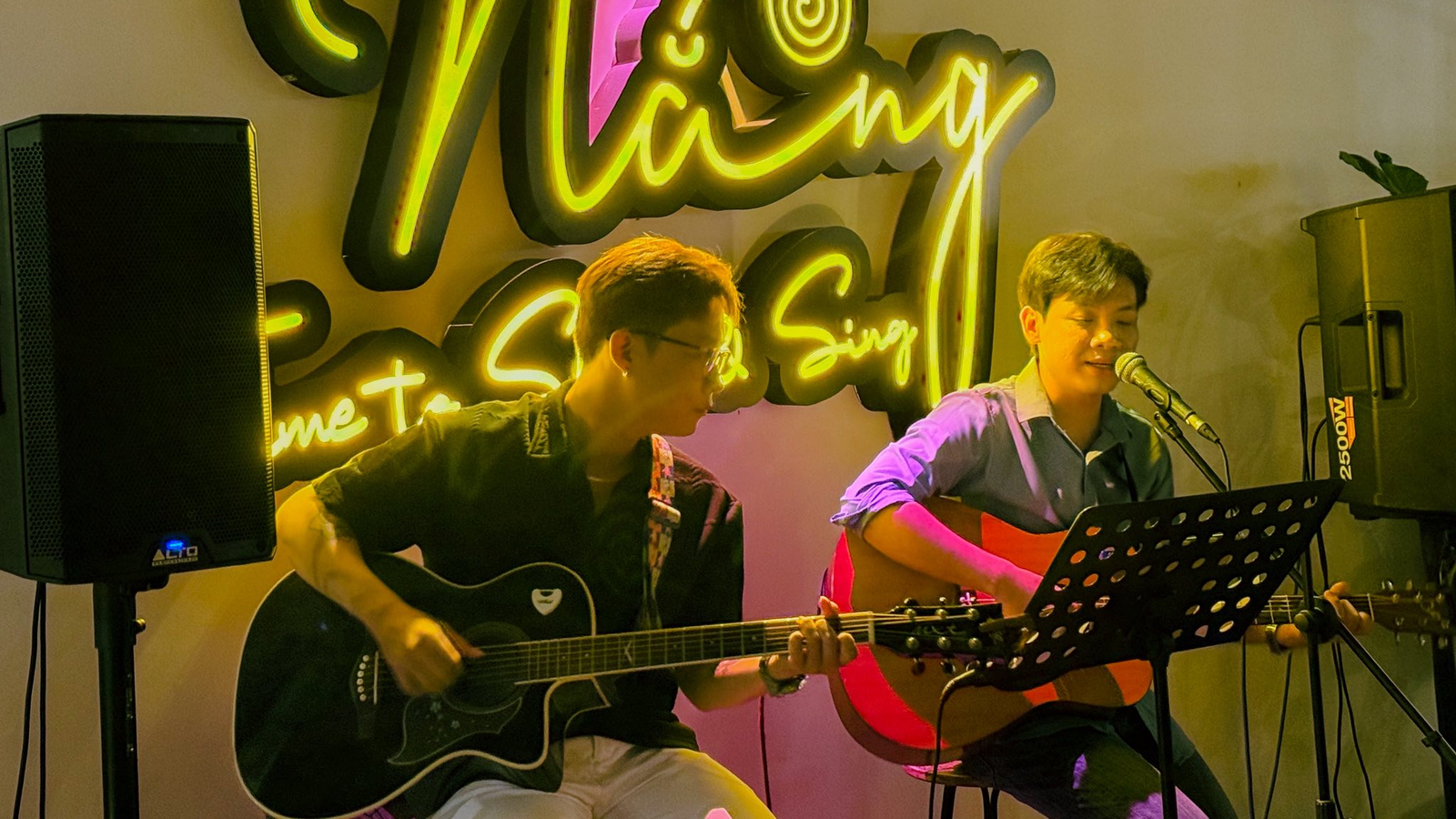 Nắng Rooftop Coffee – Romantic Acoustic Music Night