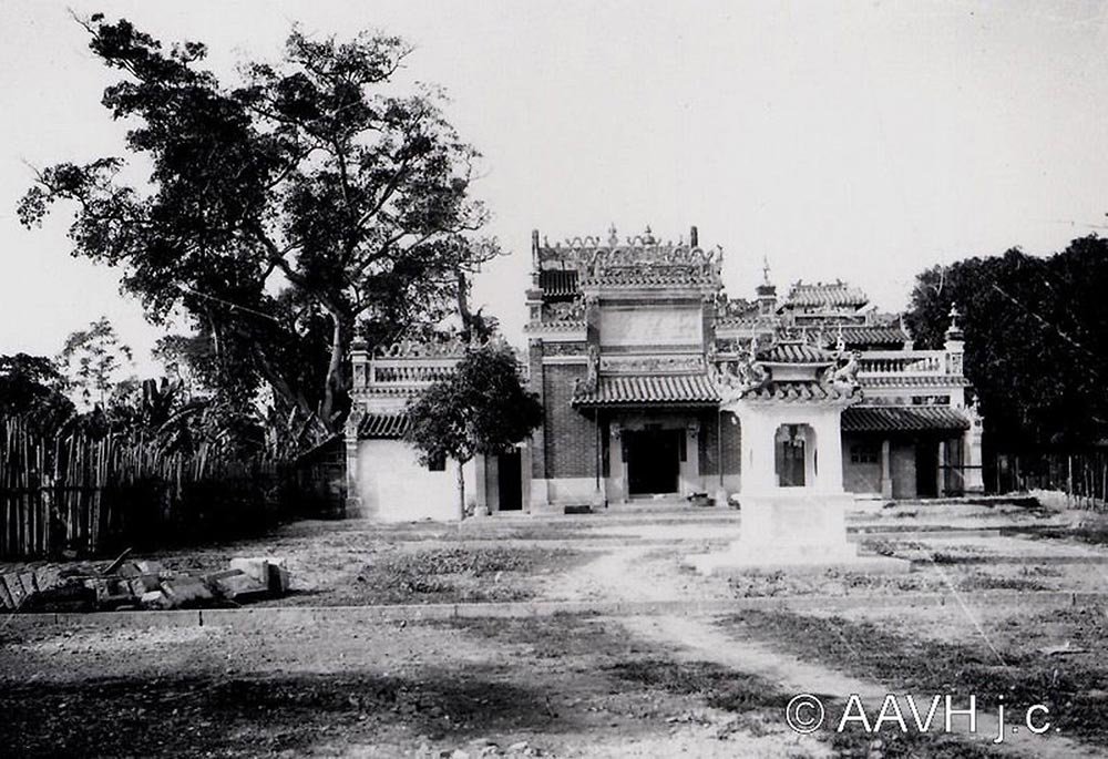 Introduction to Jade Emperor Pagoda in Saigon
