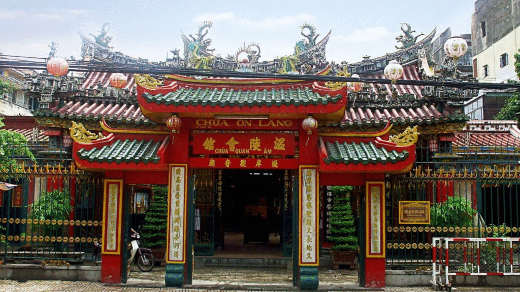 Quan Am Pagoda - Ancient Chinese pagoda in the heart of Saigon