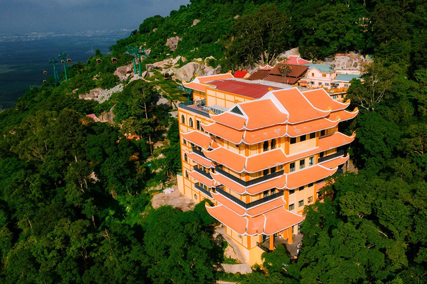 Chua Hang Cable Car Station